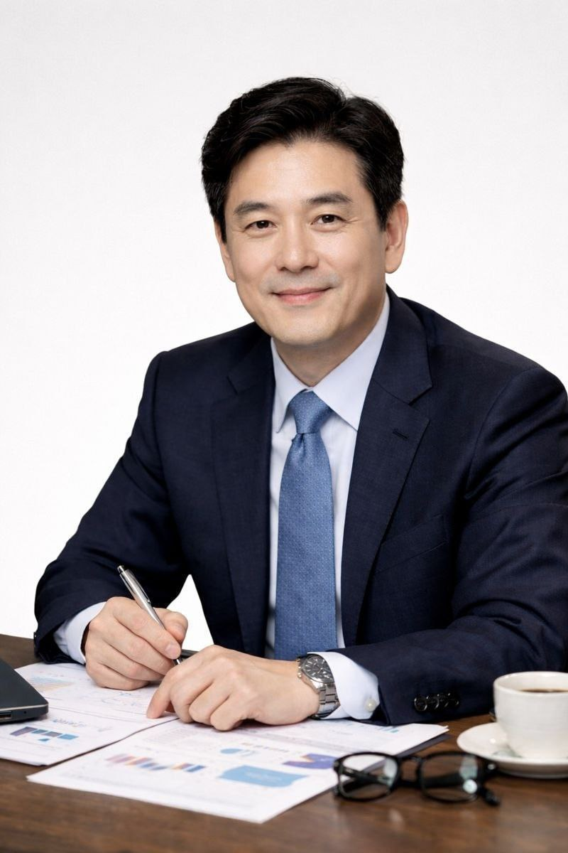 Park Gyeong hwan, member of the Executive Committee.